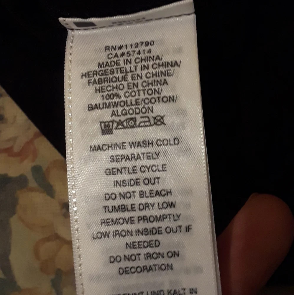 TRUE RELIGION GRAPHIC TEE  (THE LAST SHIRT IS IN WHITE/GOLD ONLY!!! (NO BLACK) - Picture 3 of 11